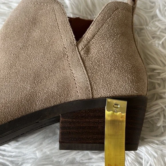 NWOB Lucky Brand Falila Women’s bootie in Taupe size 8M - Picture 4 of 11